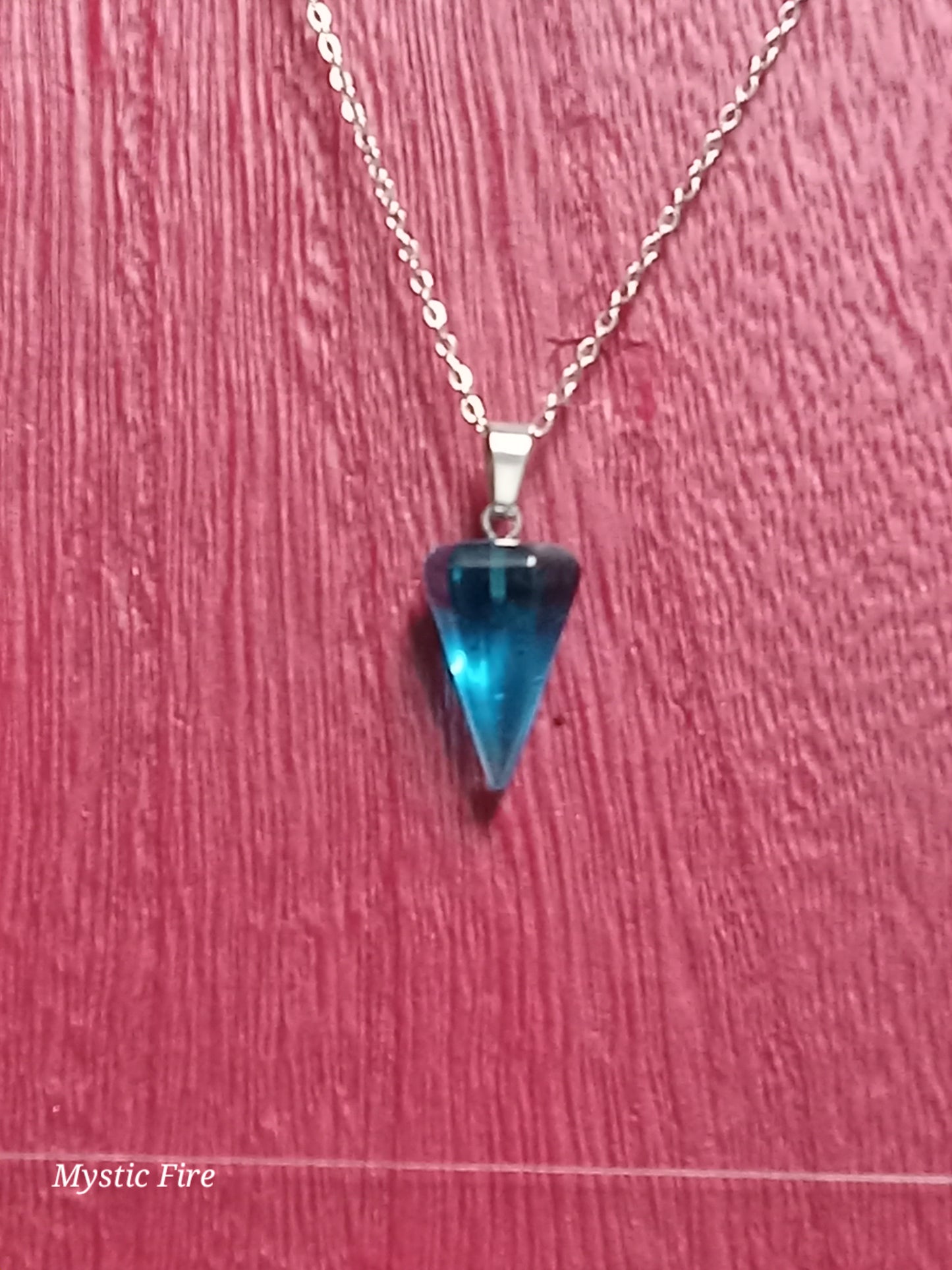 Resin Pendulum Point Necklace