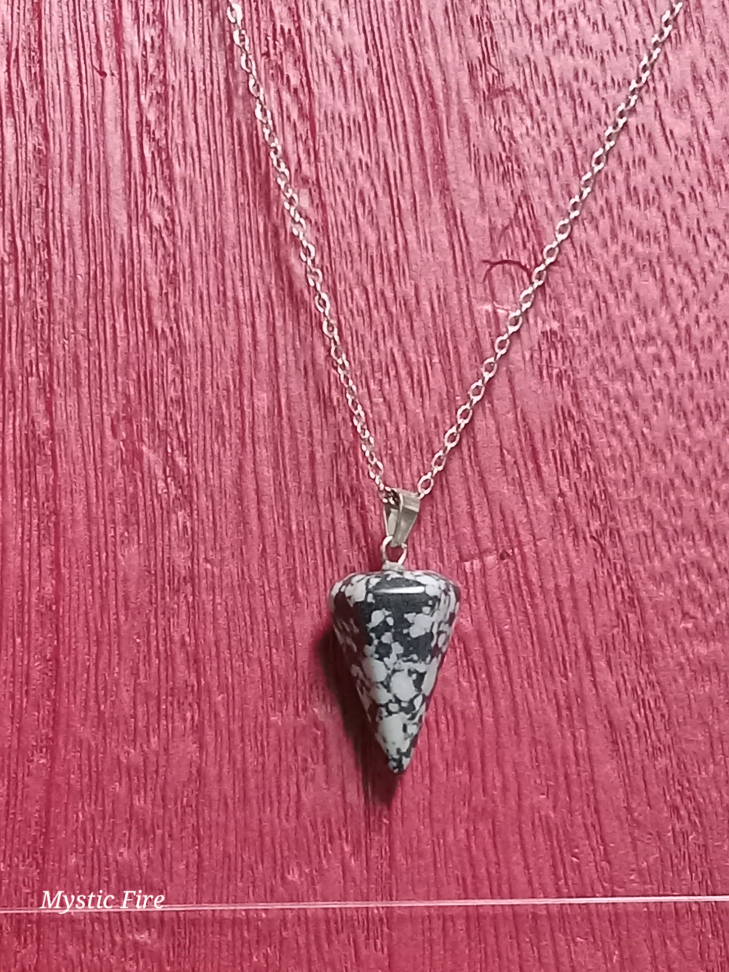 Resin Pendulum Point Necklace