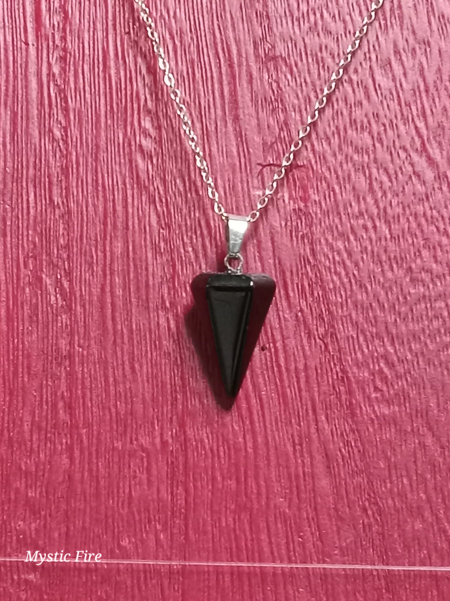 Resin Pendulum Point Necklace