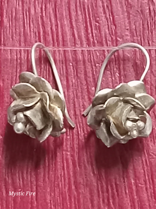 Antique Silver Roses